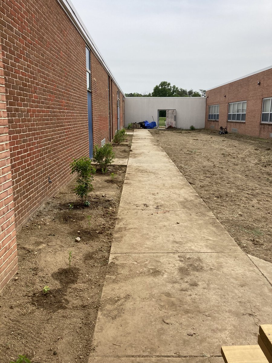 Amazing students, parents, and teachers from <a href="/CatonsvilleMS/">Catonsville Middle</a> worked hard on a hot Saturday to complete phase 1 of the Lunch and Friends courtyard and outdoor classroom. We can accomplish great things with so much support. Thank you to our volunteers! <a href="/AmandaE_Sci/">AmandaE</a> <a href="/MrsJakubowski3/">Mrs. Jakubowski</a>