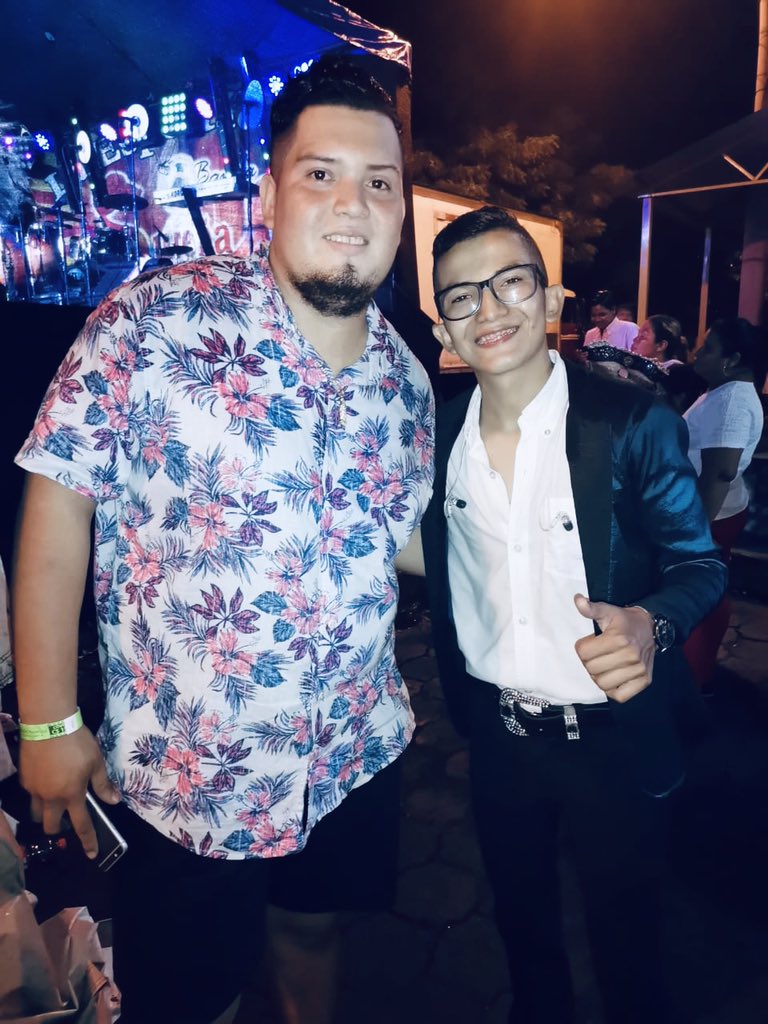 everthM2's tweet image. Banda sureña vocalista principal