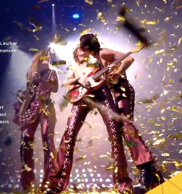 elenhttt's tweet photo. БЛЯТЬ ДАМИАНО ЗАСОСАЛ ТОМАСА ПРЯМО НА СЦЕНЕ #eurovision https://t.co/0kTHP1HCMD