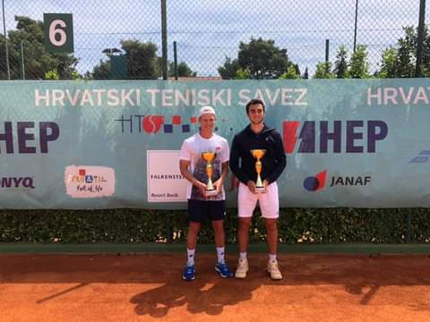 Not_Esportivas's tweet photo. ITF TENNIS!
Parabéns aos duplistas campeões, o francês Dan Added (🇨🇵) e o austriaco David Pichler (🇦🇹) que conquistaram o @worldtennis de M15 de Sibenik na Croácia
#ITFWorldTennisTour #ITFtennis #M15Sibenik #DanAdded #DavidPichler #SibenikOpen #HTS https://t.co/nupRnEhqAo