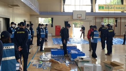 東久留米市防災防犯課 S Tweet 防災情報 5月23日は総合水防訓練を実施予定でしたが 緊急事態宣言発令中のため南町小 小山小を会場に 市職員による 避難所開設訓練を実施しました 訓練には 東久留米消防署 田無警察署の皆さんにもご参加いただき 風水害 東久留米市防災防犯課 S Tweet 防災情報 5月23日は総合水防訓練を実施予定でしたが 緊急事態宣言発令中のため南町小 小山小を会場に 市職員による 避難所開設訓練を実施しました 訓練には 東久留米消防署 田無警察署の皆さんにもご参加いただき 風水害