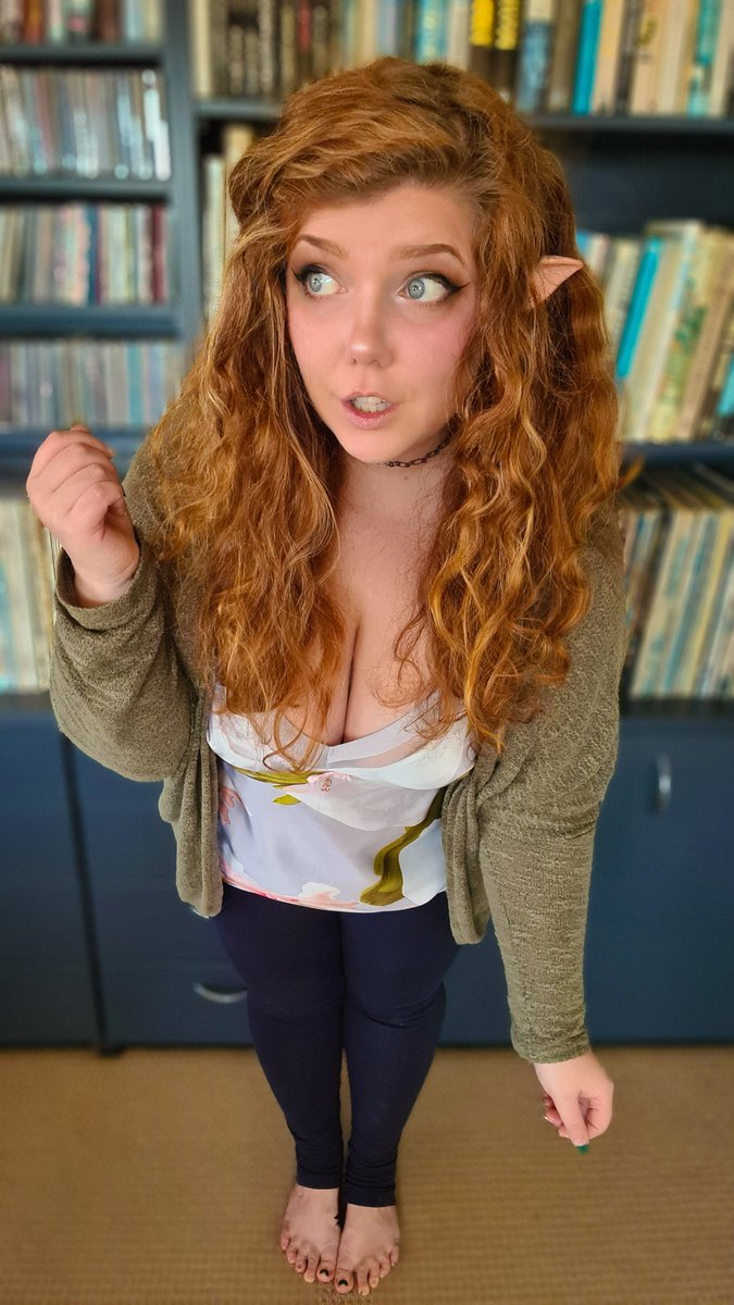 Need a date for tonight? This halflings' buddies are coming together for a drink and a laugh ✨🍻

It's 🌙"LATE NIGHT; DATE NIGHT"🍷 Join us?

Tavern's Open 💜 twitch.tv/MadameGandalf