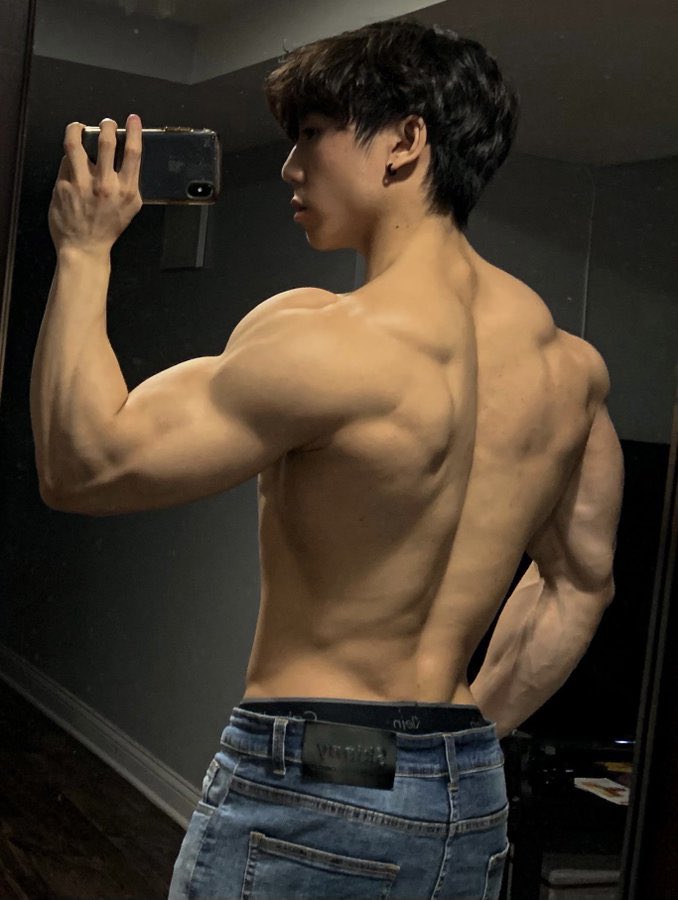 男神传送门 on Twitter: "这身材太可以了。 小哥哥，你要不要换一个发型啊😄 传送门@jjdile_j…