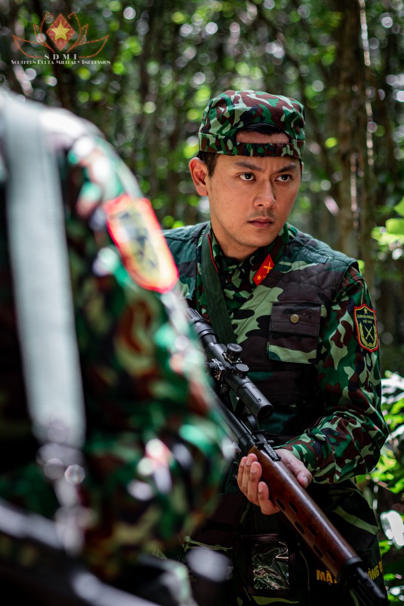 SDMImpression's tweet photo. Tái hiện hình ảnh bộ đội trinh sát đặc nhiệm thực hiện nhiệm vụ trong set quân phục K-17.
Reenactor: B.K.P, Sword.
Reenactment of VPA's Special Recon unit in duty in K-17 set. https://t.co/n8be9jdZDY
