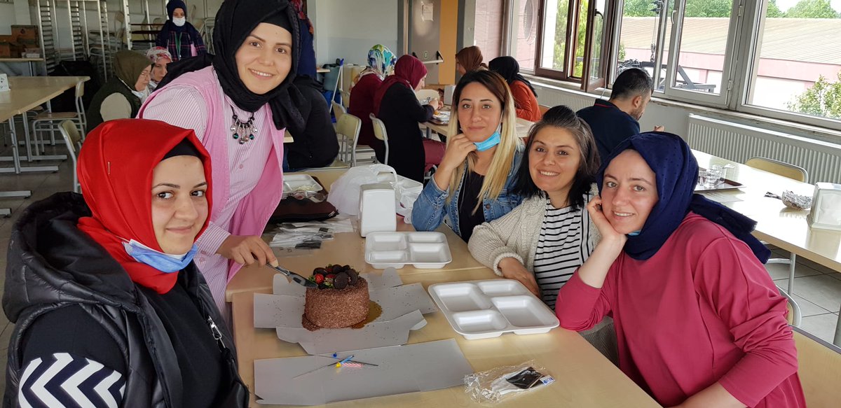 RabiaTogay's tweet photo. !!!! Aslında hayattaki en önemli şey etrafındaki insanlara güzel anılar bırakmakmış stres yapmadan, üzmeden, kırmadan, kasmadan her şeyi oluruna bırakarak. Hayat bazı planlarımızı illa en güzelini gerçekleştireceğiz diye kendimizi hırpalamaya değmeyecek kadar kısa ve değerli. https://t.co/DyNLi9aAQ0