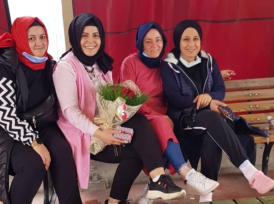 RabiaTogay's tweet photo. !!!! Aslında hayattaki en önemli şey etrafındaki insanlara güzel anılar bırakmakmış stres yapmadan, üzmeden, kırmadan, kasmadan her şeyi oluruna bırakarak. Hayat bazı planlarımızı illa en güzelini gerçekleştireceğiz diye kendimizi hırpalamaya değmeyecek kadar kısa ve değerli. https://t.co/DyNLi9aAQ0