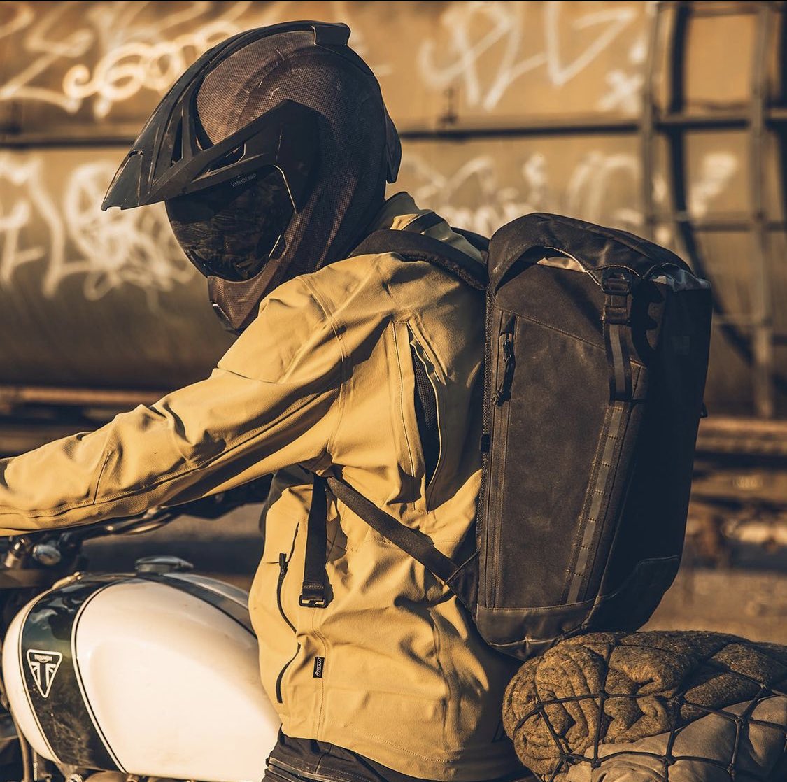 AFGMOTO's tweet photo. 週末モード!STORMHAWKなら防水だから不安定な天気でも安心。SQUAD4バックパックも防水カバー付き!
https://t.co/DqLLNqjBYf
#iconmotosports #afgmotosports #stormhawk #squad4 #防水 #variantpro https://t.co/ztddhOj0HA