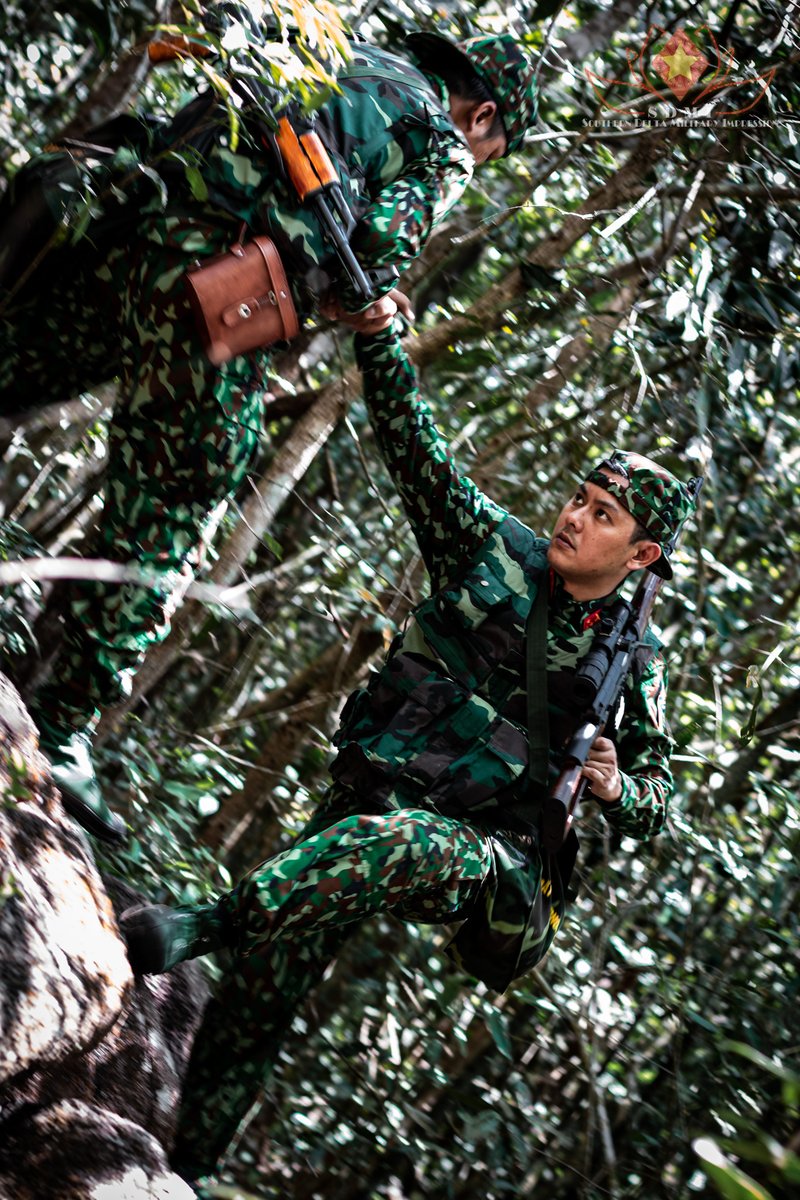 SDMImpression's tweet photo. Tái hiện hình ảnh bộ đội trinh sát đặc nhiệm thực hiện nhiệm vụ trong set quân phục K-17.
Reenactor: B.K.P, Sword.
Reenactment of VPA's Special Recon unit in duty in K-17 set. https://t.co/BmA71Aw0xf