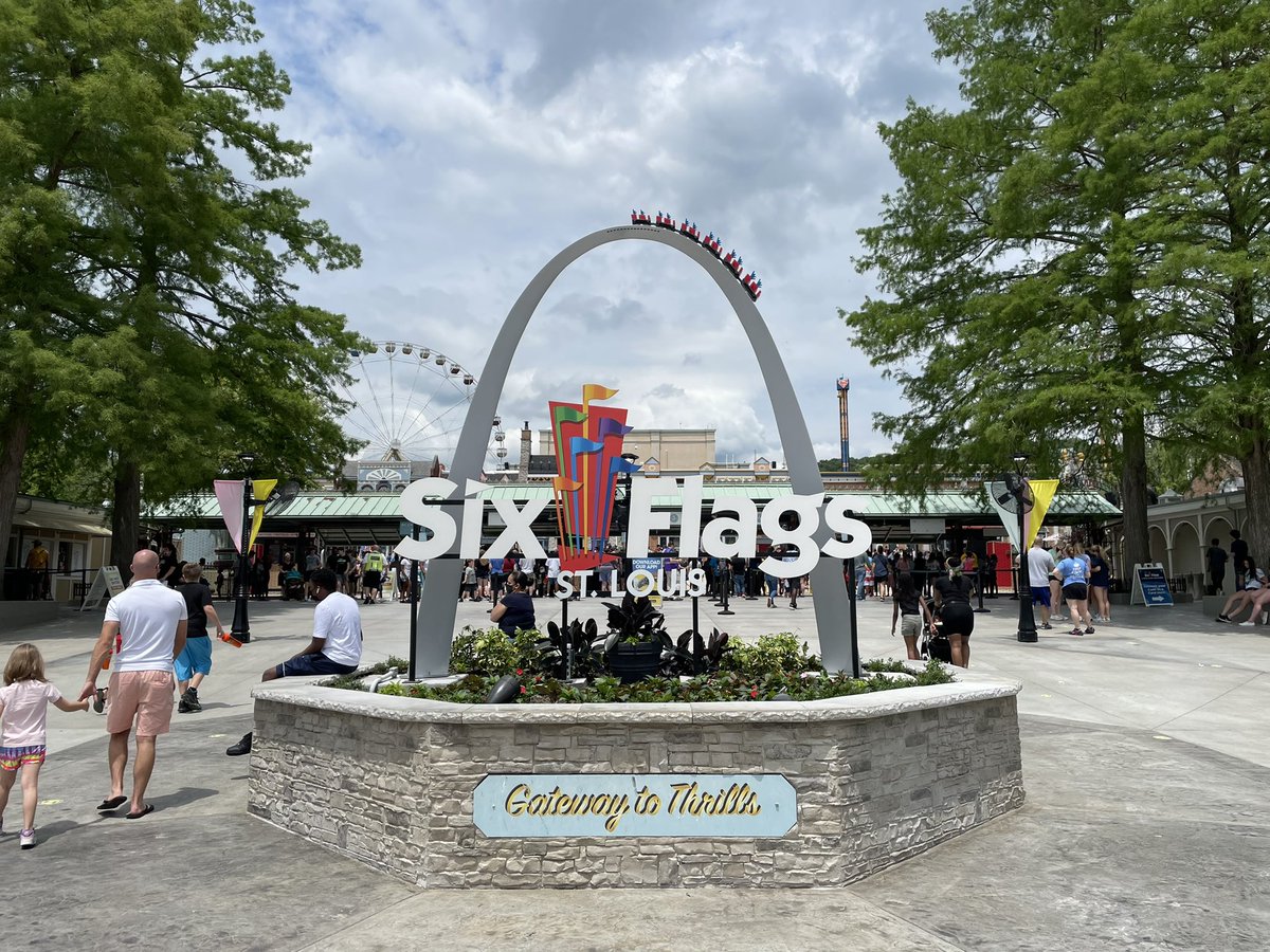 kthomas314's tweet photo. There was a huge pent up demand for people to visit @SFStLouis without all the previous restrictions in place today. The park started to get very crowded by early afternoon. The parking lots that were open were full by the time I left at 1:00pm. #SFStl #50thAnniversary https://t.co/j1wlPiIzqu