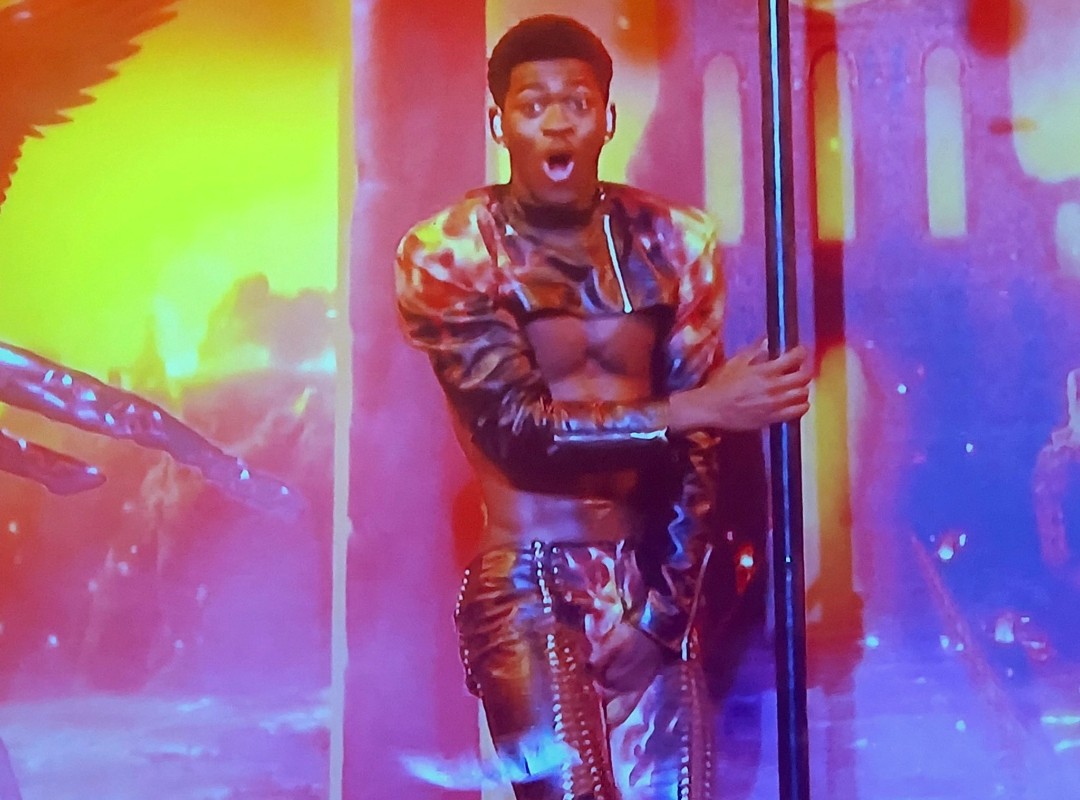 lead singer split his leather pants 