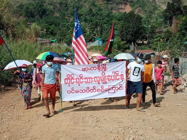 TostevinM's tweet photo. Protests against military rule in Myanmar in many towns again today #WhatsHappeningInMyanmar https://t.co/jj21Z2Pjhz