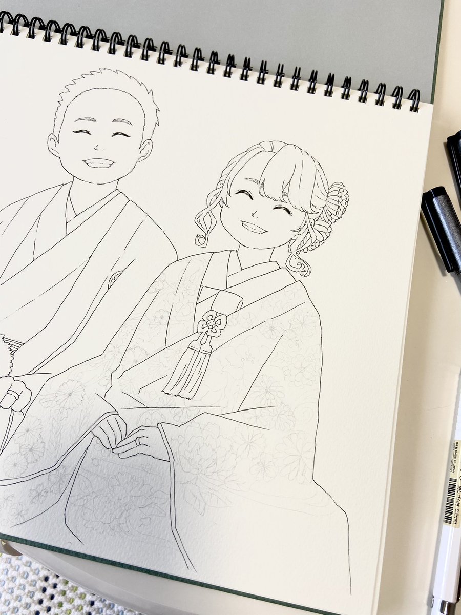 ありがたいことに結婚式のウェルカムボード描かせていただいてるのだが。でっかい絵が描きなれてなくてめちゃくちゃ時間かかってる😇首周りだけでなく身体中バキバキになっちまいそうだ。腹減った。休も。 
