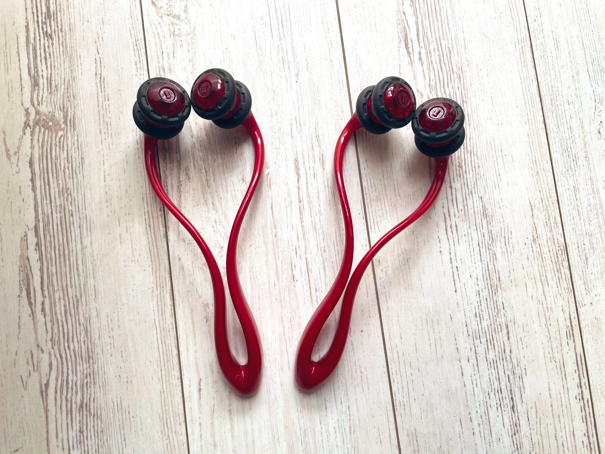 顔面小さくなりたいから小顔ローラーポチったら家に既に全く同じのあって草 こういう ぷるこのイラスト