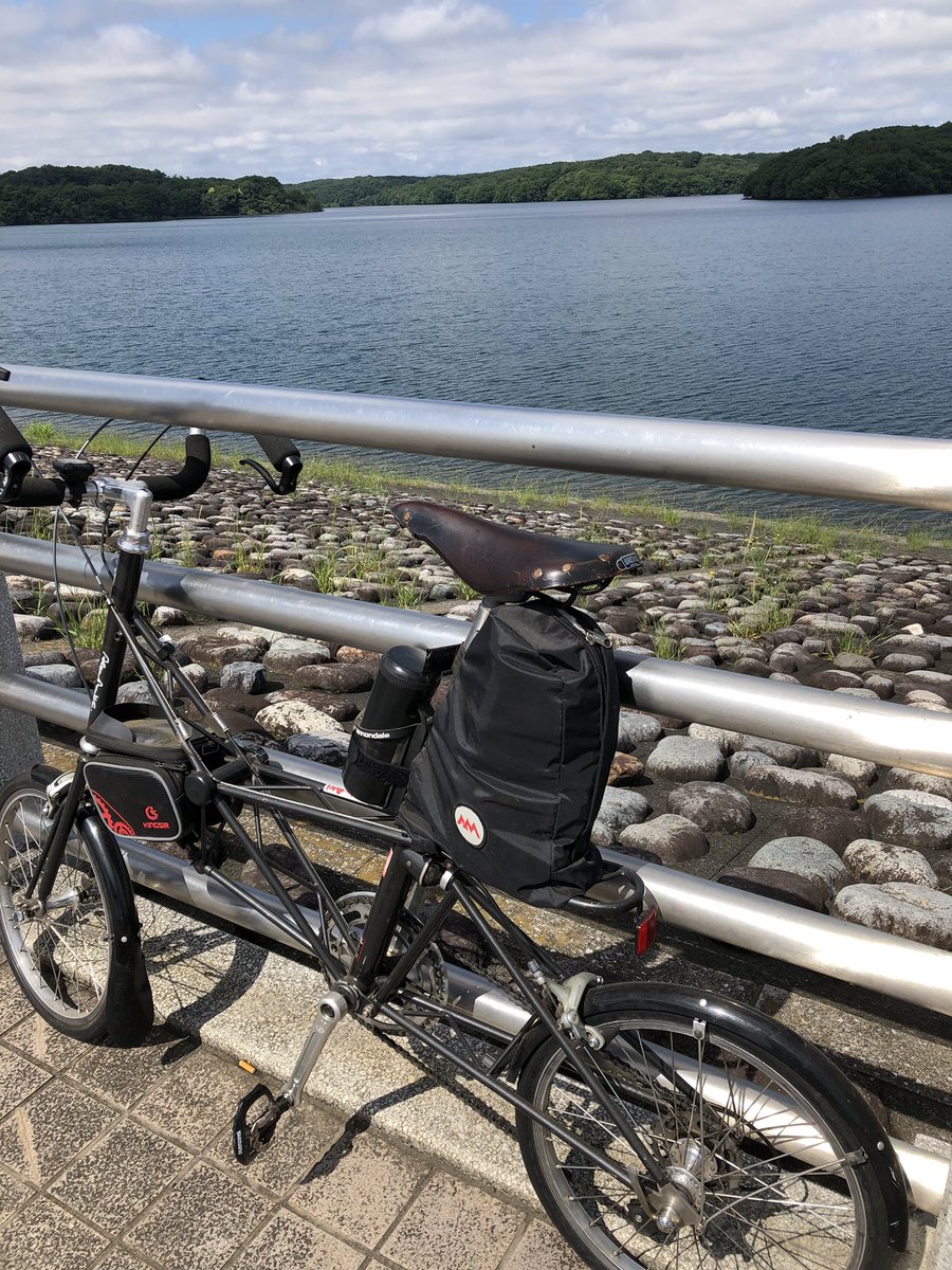 _A_'s tweet photo. 富士山とモールトン、肉眼で確認…できず。 #SLTM #moulton #狭山湖 #富士山 #おりたたぶ https://t.co/XmcKgmZ2Af