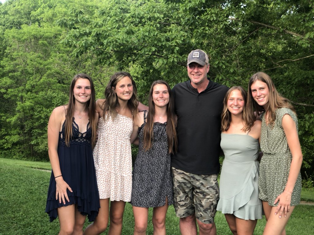 bradley_early's tweet photo. Congrats to a true fab 5! @tessbroermann @JennaBatsch @MartinAveree @Abbiemillerr2 @alexmiller1822 Class is 2021. Sky is the limit. #OurWay https://t.co/uyntYxJaW2