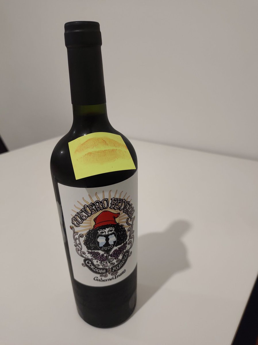 AndresSzmid's tweet photo. Cuando te dejan mensajes en los vinos de la Cava.... Y eligieron el tuyo @VinotecaMRWines https://t.co/a4Jqib9NsU