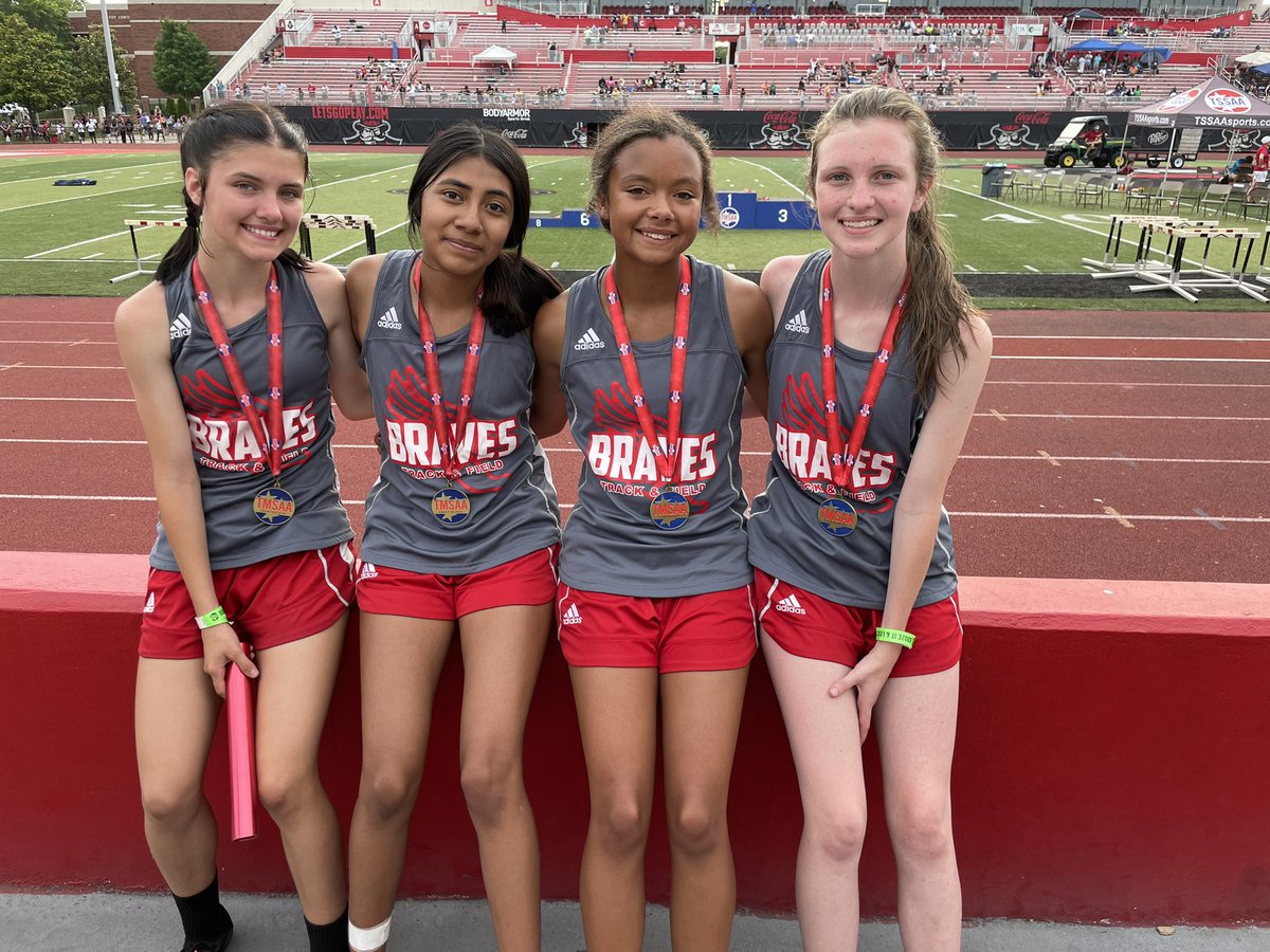 kile_sarah's tweet photo. Girls 4x400 first ever FLMS 1st place win. Awesome group of girls. @FLMSBraves @PhillyWarriors 3rd place overall girls finish. https://t.co/r1l8zlwe2w