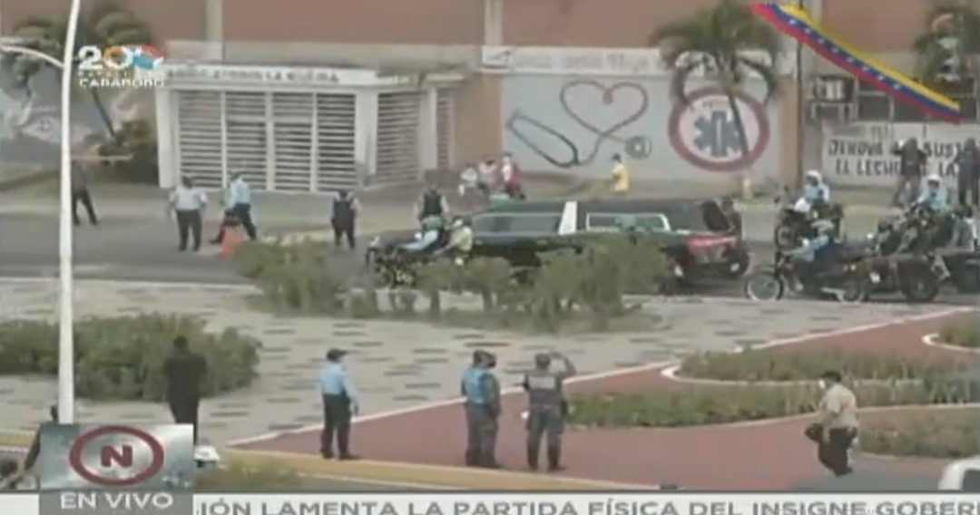 Punto_deCorte's tweet photo. #PDCReporta #22May | Así fue la caravana y actos fúnebres que realizaron con los restos del gobernador del estado Vargas, Jorge Luis García Carneiro https://t.co/tIkiZxCx7B