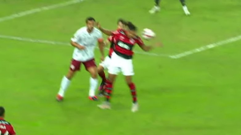 SportsCenterBR's tweet photo. FOI PÊNALTI PARA O FLU?

🔁 SIM! ❤ NÃO! https://t.co/DFxhKfZ1rv