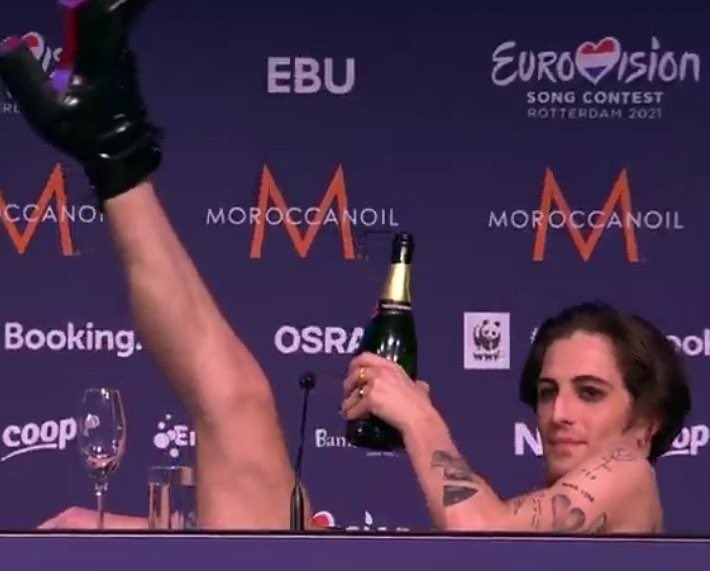 Ksh_Kitty's tweet photo. ¿”Primer puesto” o “primero puesto”? 
Creo que ha habido confusión #EUROVISION https://t.co/kWHaz8oyHe