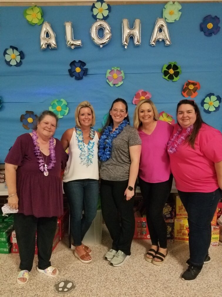 normavsantos's tweet photo. Thank you to our fabulous PTA for putting all of this together! #kjhpride @TrianaCFontecha @BrazoRafa @rahnbeaty @katyisd https://t.co/MKS88EqOjJ