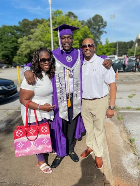 Coach_Hannah's tweet photo. Most 2 important days of the year..Signing Day 📝&amp; Graduation����!! Thank you @KehaviJ &amp; others for making my time at MG special 💜 Best of luck in your next chapter 👊🏽 @sports_dekalb @DekalbRecruits @DeKalbChampNews @JayChampNews @CoachFred65 https://t.co/JGsRQliUY9
