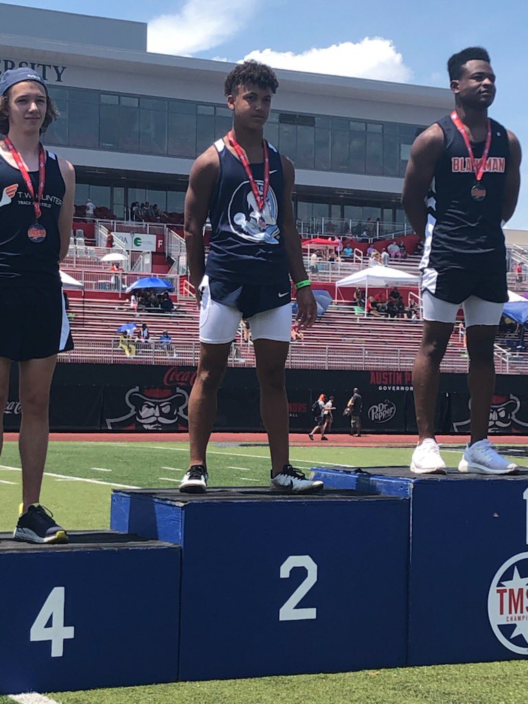 RNR_Athletics's tweet photo. 🥈Long Jump State Runner-Up!

Congratulations to Kamarion Marshall on finishing 2nd in the TMSAA Long Jump competition with a jump of 19’ 2.75”. #GoRNR https://t.co/xj6goq2CK7