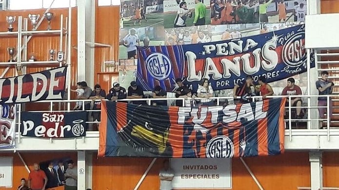 PeniaCASLAlanus's tweet photo. ESTE AÑO TRAEMOS LA COPA Y DAMOS LA VUELTA 🎶
El Ciclón se consagró campeón de la Copa Libertadores de Futsal!! Se convierte en el primer campeón Argentino de la Copa. Gracias por tanta entrega muchachos! 
DALE CAMPEÓN DALE CAMPEÓN ! 💙❤️💙 @CASLAFutsal https://t.co/Izokaq6UuO
