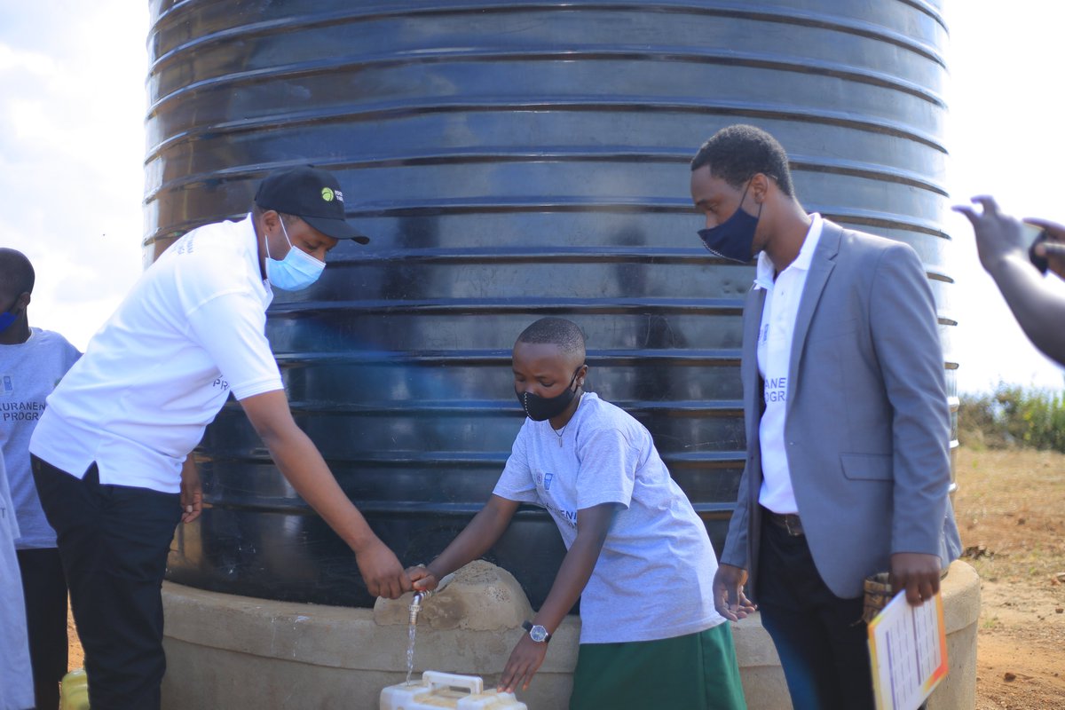 AdrresOrg's tweet photo. @NyagatareDistr  Mayor, Mr Mushabe Claudian inaugurated water Harvesting tanks given  to five selected schools in Musheri sector in NKURANE N'IGITI Program under RGB/ UNDP Grant. @UNDP_Rwanda, @GovernanceRw, @MujaJeanne, @Rwanda_Edu, @Imbuto https://t.co/E5K1RI3Ji3