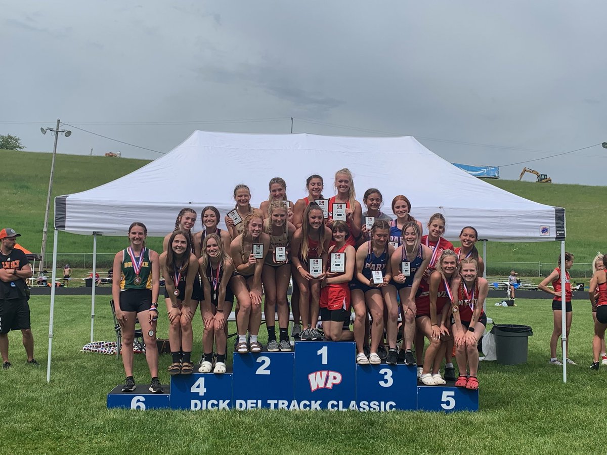 LinslyTrack's tweet photo. The shuttle hurdle relay team of Sierra Kelley, Mara Carlisle, Taylor Remp, and Dany Dunlevy place 4th with a season PR! https://t.co/mH0vdFRCEH