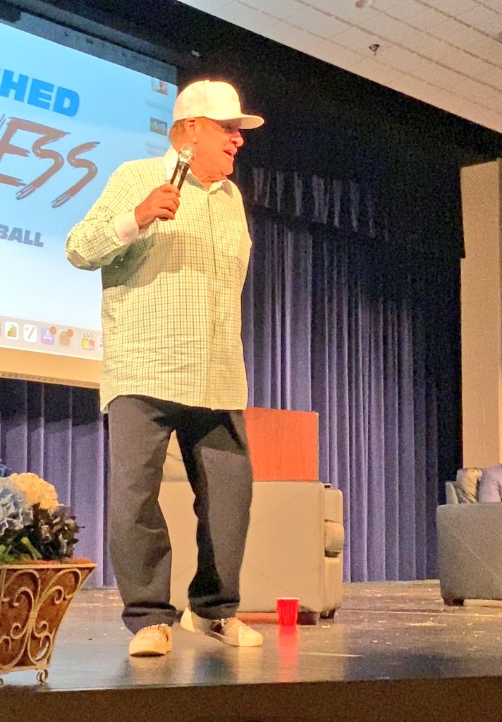 GlennJacobsTN's tweet photo. It was an honor to introduce @PeteRose_14 at tonight's @hvabaseball banquet! https://t.co/Hhv9g24ndk