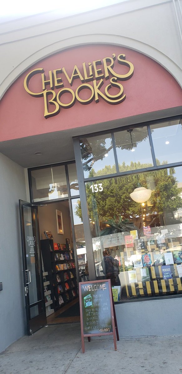 NCrystean's tweet photo. So many boutique shops have closed, but look what popped up!  So awesome that there are still some brick-and-mortar #bookstores around.  Reading... so cool... so in. 🤓

#ilovereading #LarchmontVillage #ChevaliersBooks https://t.co/ALewWbpiEr