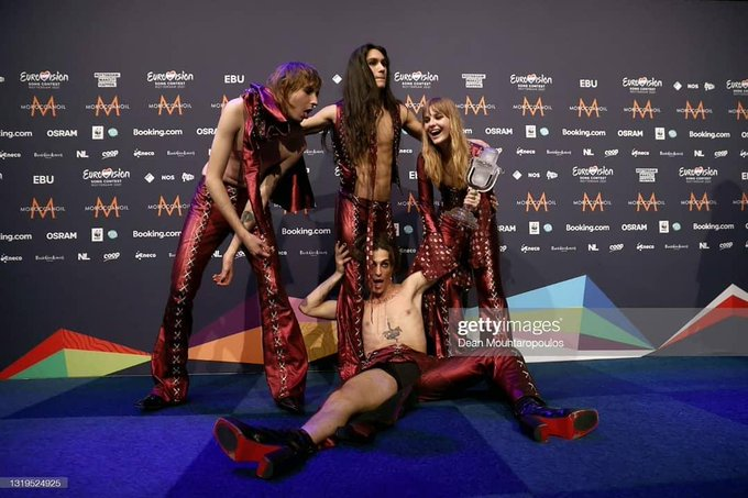 E2CGXbKWEAE8V1R?format=png&name=small