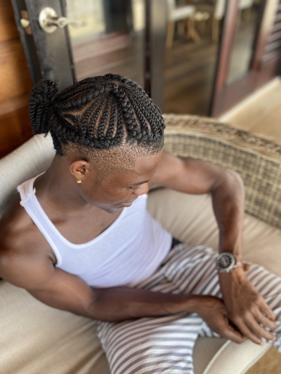 AntsBoulevard's tweet photo. Black Boy Magic ✨
Rate My Hairstyle https://t.co/Wgc6RjMNY8