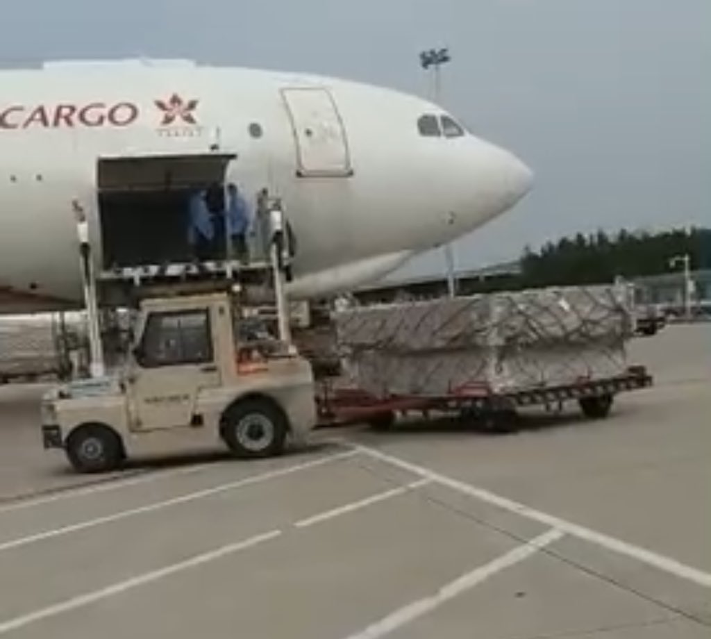 Benioff's tweet image. Our 2nd relief aircraft on its way to India! @Salesforce and @vkhosla partnered with @GiveIndia to deliver this 2nd plane of much needed oxygen concentrators. Our hearts continue to be with our brothers &amp;amp; sisters in India. May they all be protected, healed, &amp;amp; blessed! ❤️🇮🇳🙏