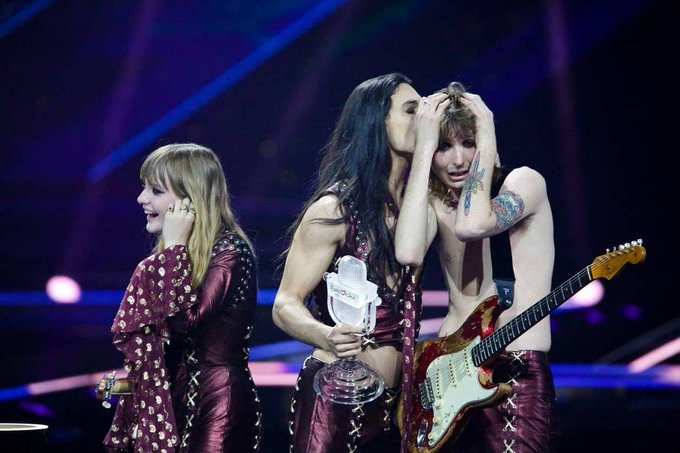 E2CHS5cWEAALjpb?format=png&name=small