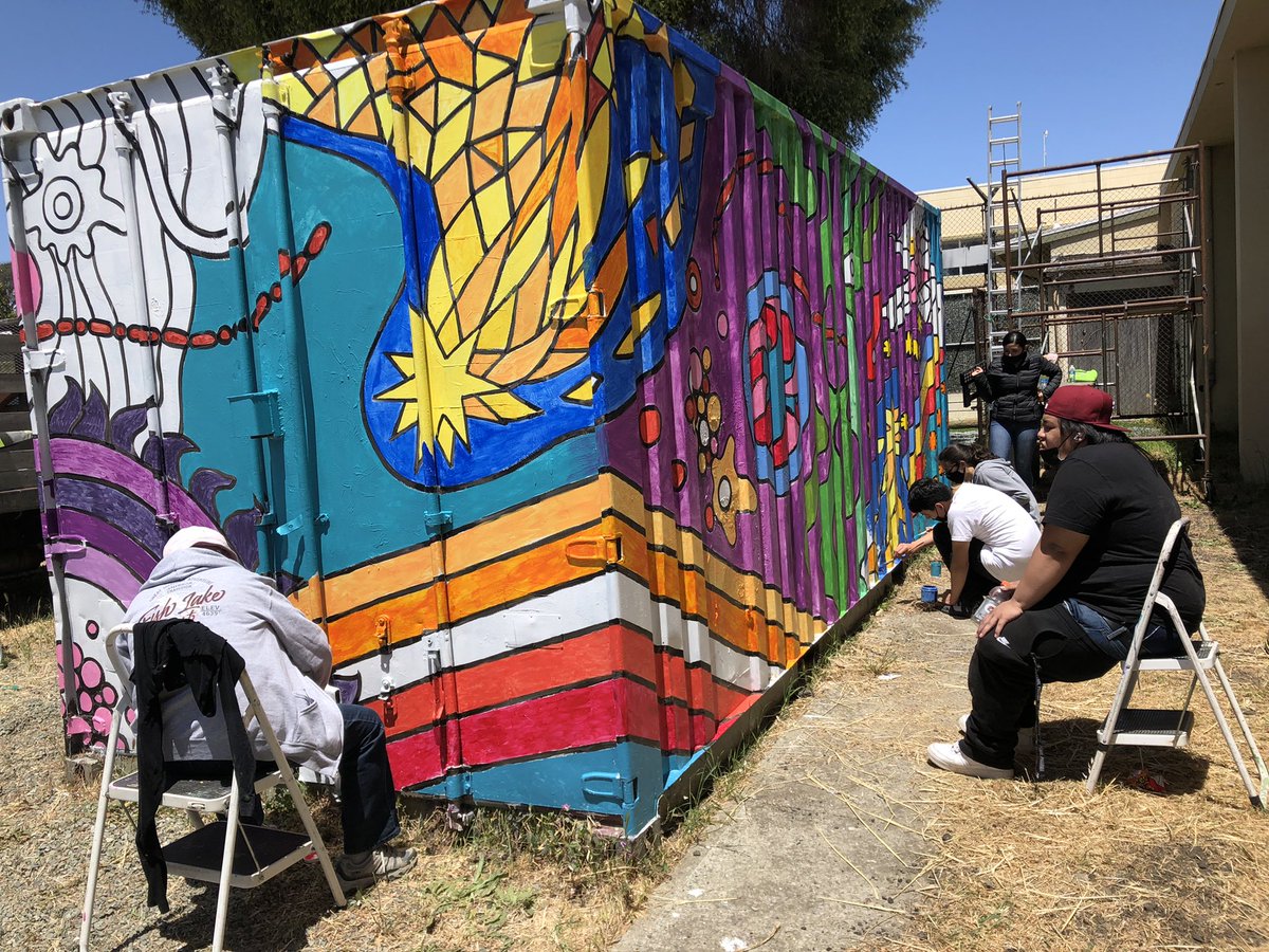 rebecathepaint1's tweet photo. Painting with Groundwork Richmond's Green Team. #richmondca #mural #publicart https://t.co/vcACBLpAey
