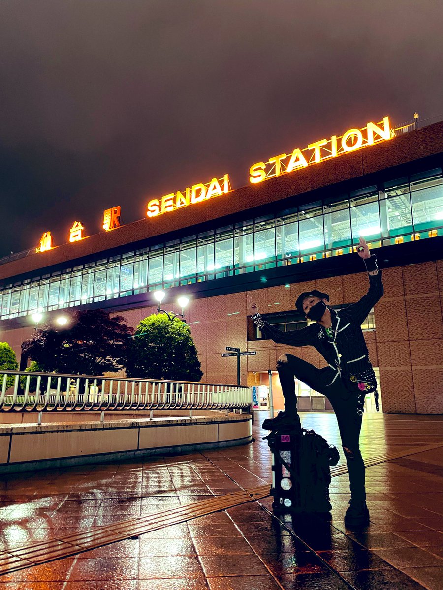 aiseki_2018's tweet photo. 【本日相席番外編】
おはようございます◎
今日の仙台は、今にも雨が降り出しそうなどんより曇り空☁️
いつもの相席らしいお天気となっております。笑
半袖だと少しひんやりなので、何か羽織るものがあると安心かと思います◎
本日15:30より、体調の優れない方は無理せずに、バーランでお待ちしてます‼️ https://t.co/dNxdzFz41N
