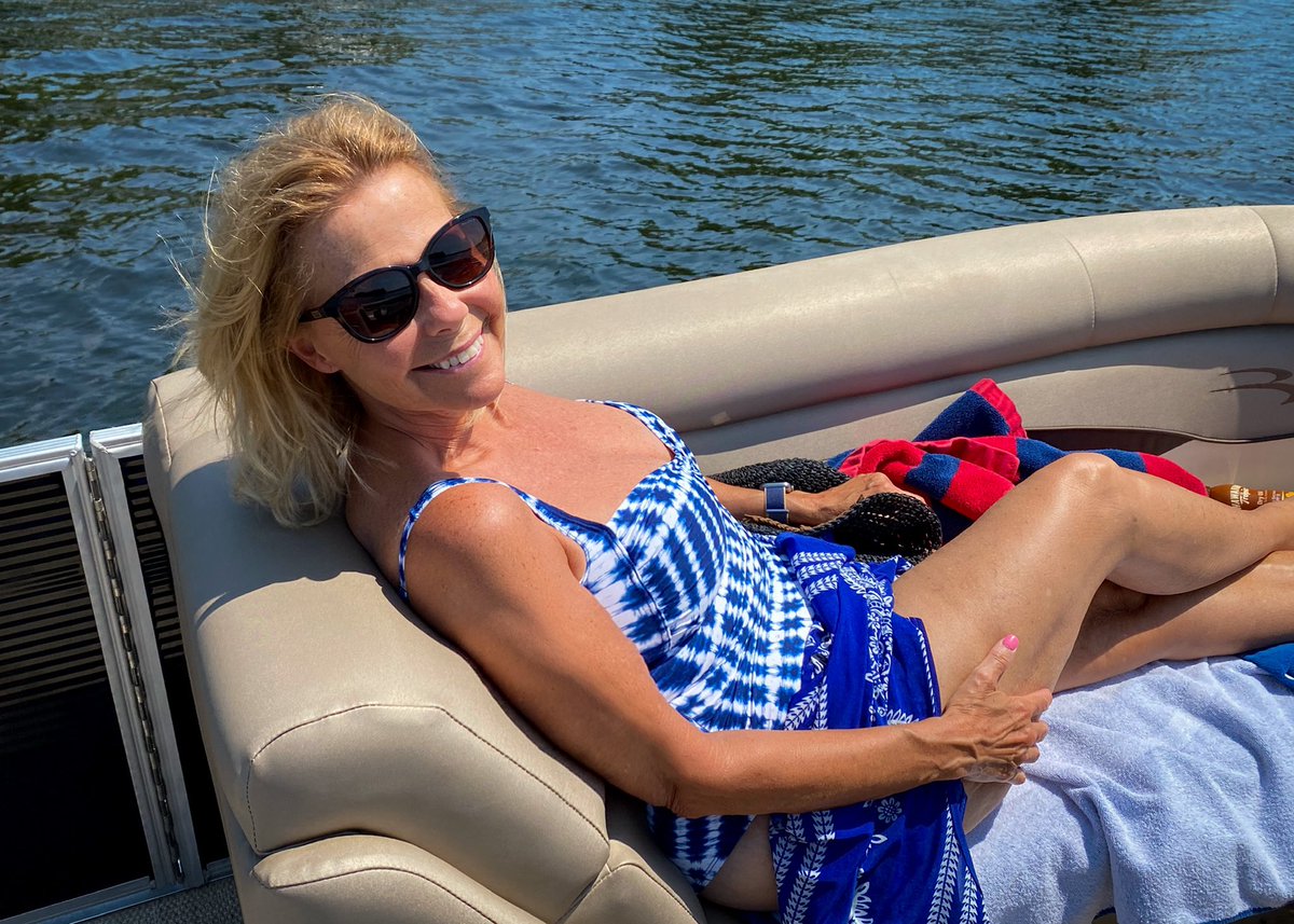 JoeWoschitz's tweet photo. Boots says: “Oh Hey from the lake!” #WebsterLake #LaBlancaSwim #EveryBodySwim @lablancaswim 🌞👢😎 https://t.co/W6K966kSKz
