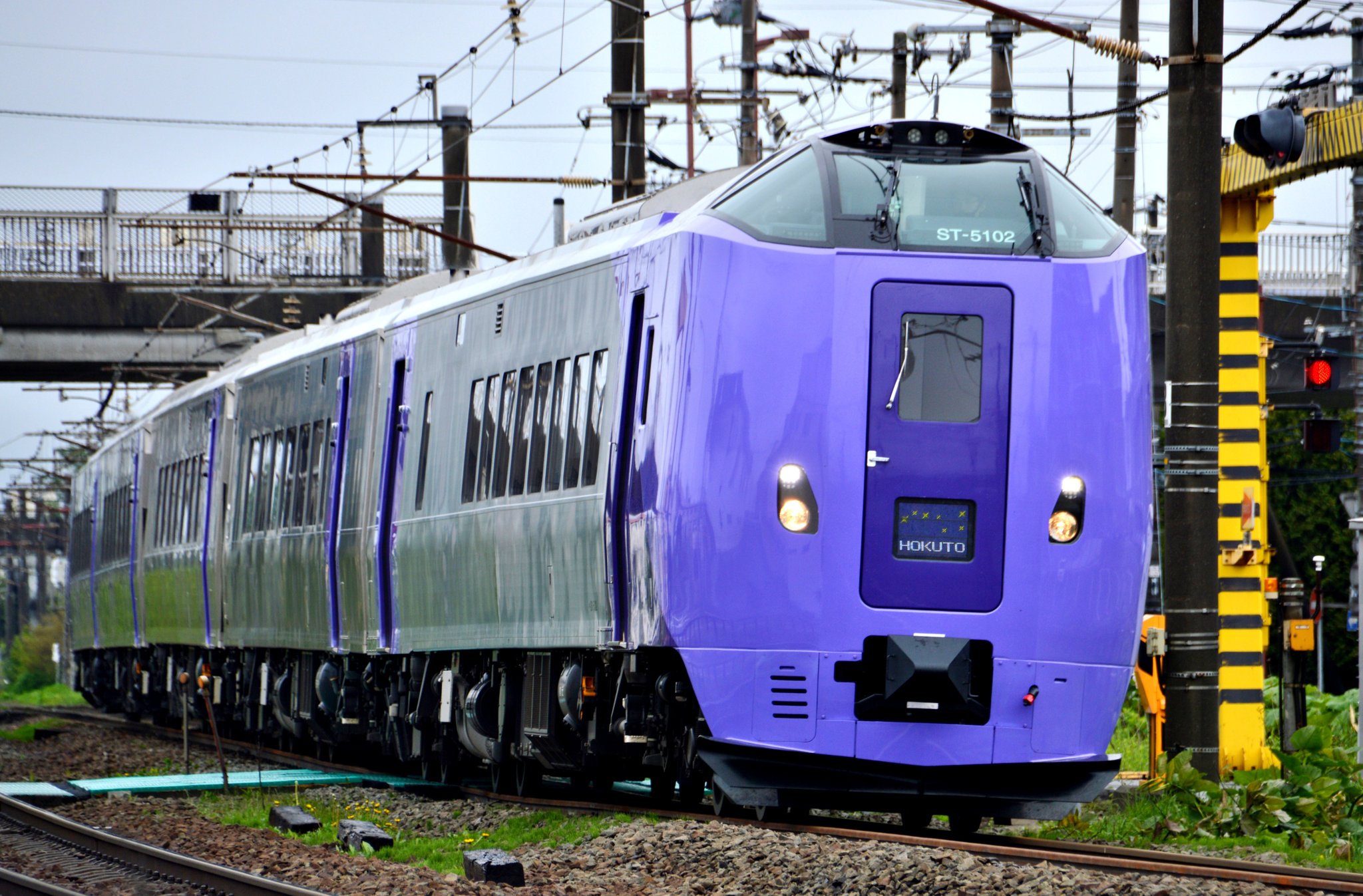 Pan68 キハ261 5000 ラベンダー編成 Hokkaido Love 北斗6号 ちょっと立ち位置違いますが去年の はまなす編成北斗と Jr北海道 ラベンダー編成 T Co 7xk1mjfh9z Twitter
