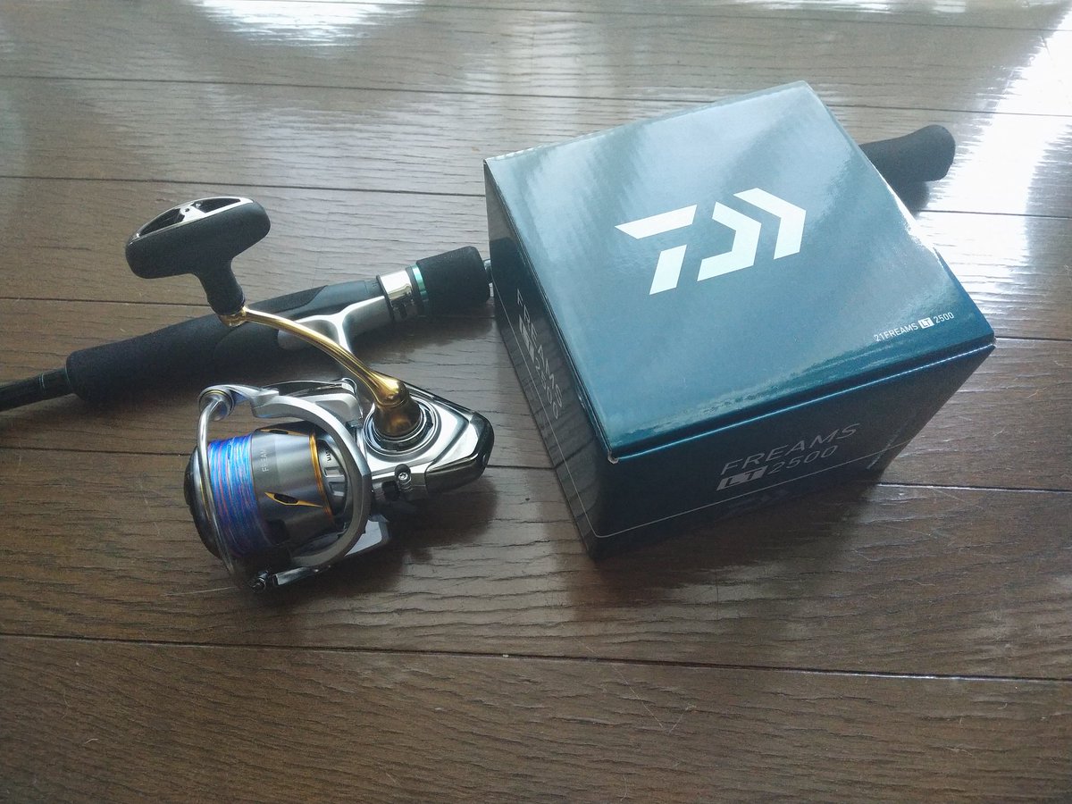 tsuriya28625645's tweet photo. やっと届いたぜー😆
#ダイワ #21フリームス #エギング #LT2500 #エメラルダスX #サンライン #SIGLON https://t.co/HyPIjIZ8Cw