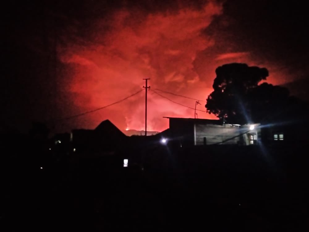 PaolaRojas's tweet photo. Activan el plan de evacuación para la ciudad congoleña de Goma luego que uno de los volcanes más activos de África entrara en erupción
#Nyiragongo #Nyamuragira https://t.co/9TPf43ZG8g