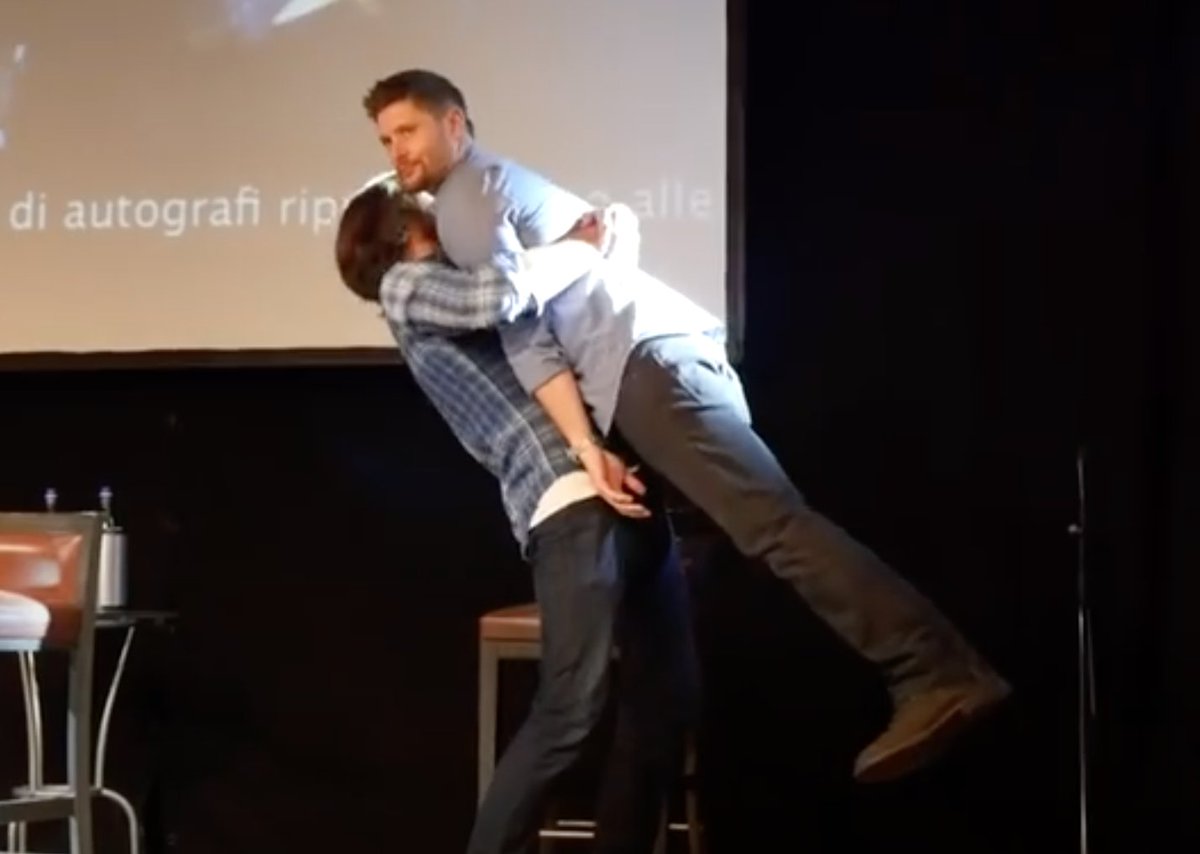spndeangirl's tweet photo. The famous Rock Paper Scissors Challenge w/a fan!
Jared: How did I get stuck hugging him (Jensen)?
#JibCon2016 #SPNConPanelSaturday #SPNFamily https://t.co/kHj54bQ40P