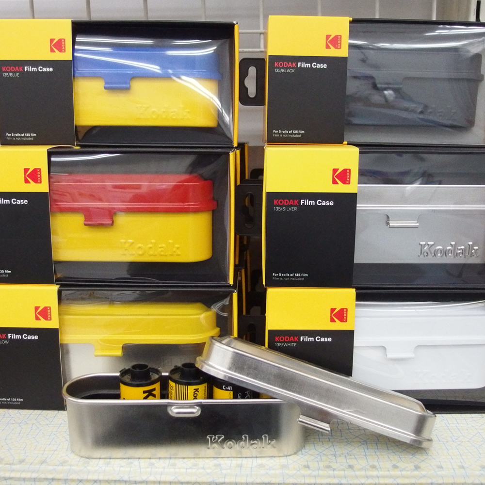 champcamera's tweet photo. #Kodak Film Case by #たまプラーザ 店
キャップもボディもスチール製のレトロな質感
インナーはプラスチック製で、中に５本のフィルムを収納できます
カラーは全部で６種類！
#filmcase #フィルムケース #田園都市線 #たまプラ
https://t.co/CzIaUCPebU https://t.co/bz35FdvP7A