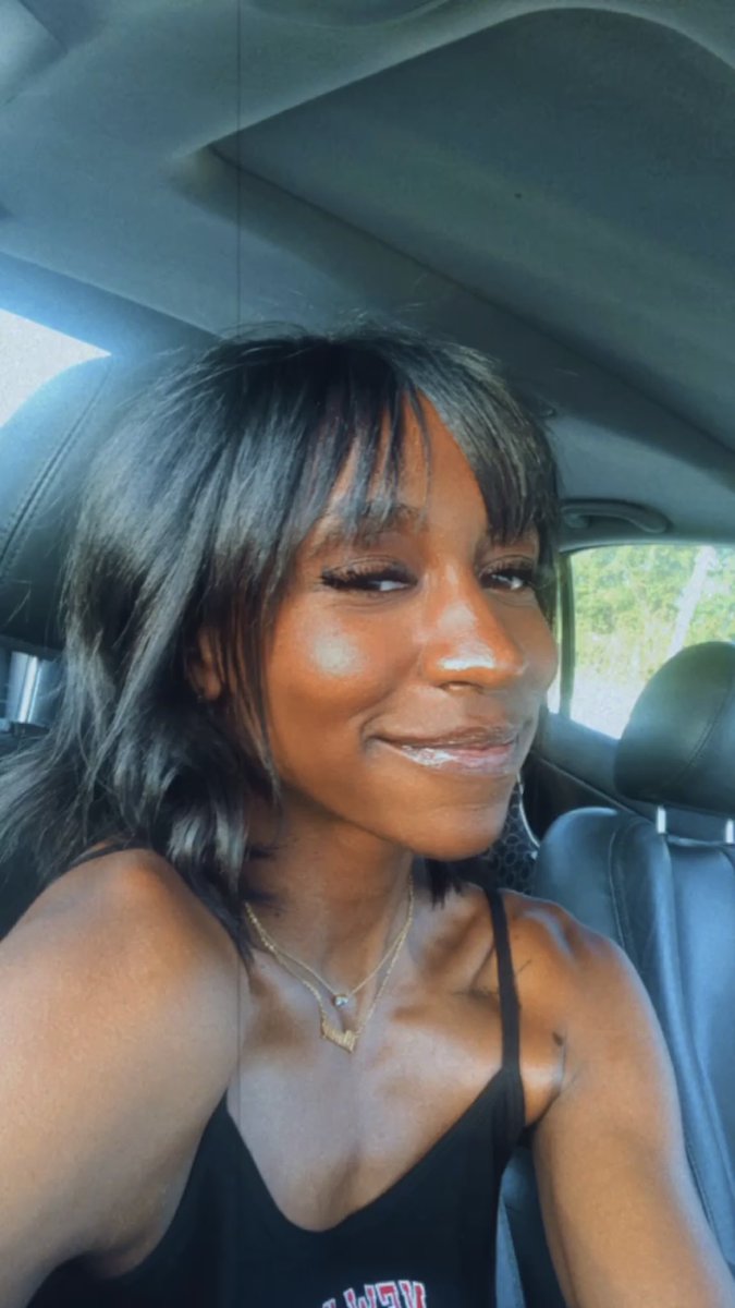 imaniio's tweet photo. Hey Twitter.... i got bangs 😭😭😭 https://t.co/GSjqMvYcSs