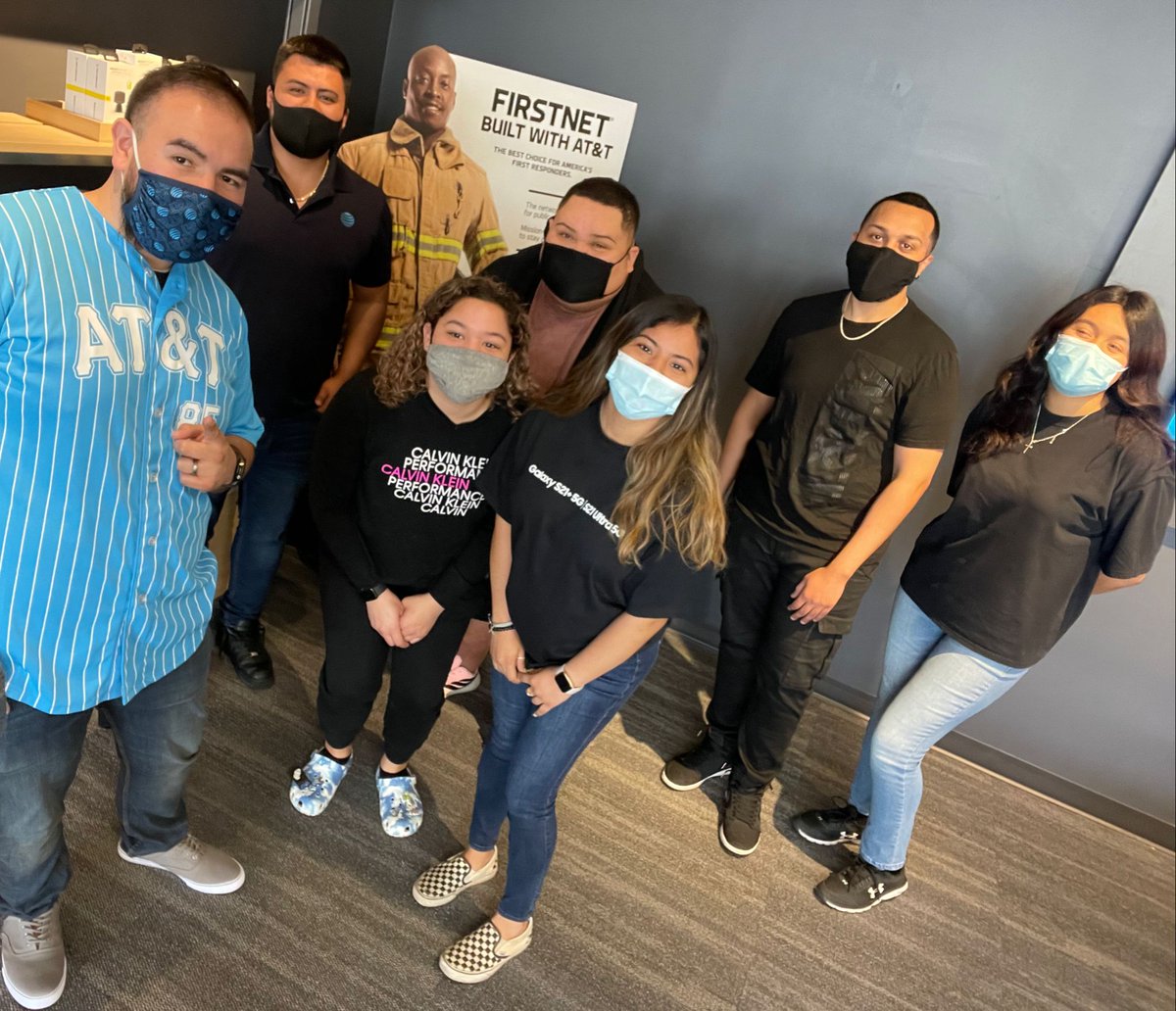 Jose1GZ's tweet photo. Saturday morning🌞 Firstnet  workshop with the Lincoln/Western Mobily Squad! 

They are now ready to educate our first responders

@juni_312 @PaulaVofGLM @GreaterLakesMkt 

#Moreperdoor
#ARtakeover
#WeareGLM https://t.co/Q1ycYXNR2w