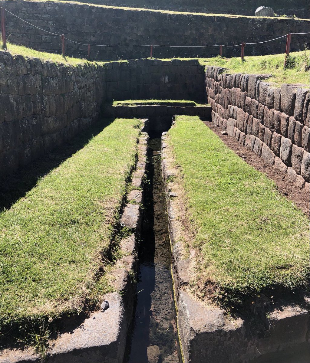 EmbSuizaPeru's tweet image. El Parque Arqueológico de #Tipón cerca de #Cusco es una obra maestra de ingeniería e hidráulica inka. Su adecuada conservación y mantenimiento es un ejemplo del permanente trabajo del Ministerio de Cultura. @MinCulturaPe @alexperec @Promperu @VisitPeru