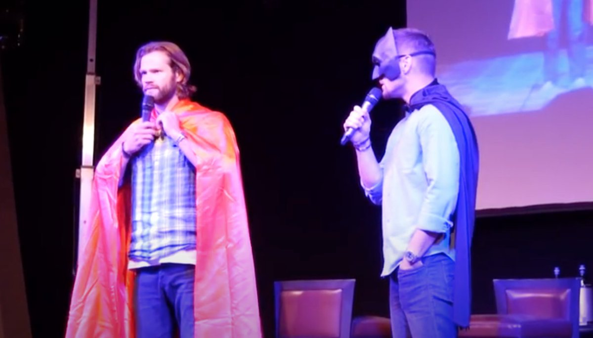 spndeangirl's tweet photo. The boys dressed as Superman & Batman!
Jared: He's so scary when he does the voice!
LOL
#JibCon2016 #SPNConPanelSaturday #SPNFamily https://t.co/hwSDwRYysv