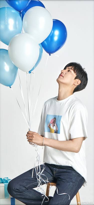 MinozMexOficial's tweet photo. Este post se comenta con una foto del @ActorLeeMinHo usando azul. Pero no cualquier azul! Un azul que combine con la #TorreBBVA y con @BBVA_Mex !!! Para que vean que bien equipo hacen 😋
#cumpleañosleeminho #Minhoenmexico https://t.co/LFfkOFrOK5