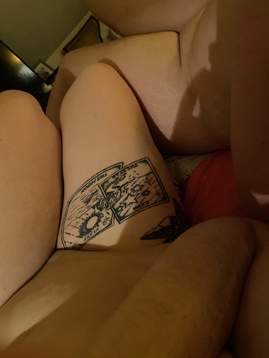 Sensiblemilf's tweet photo. What IS happening here?🐺 https://t.co/bNlgAoiicA